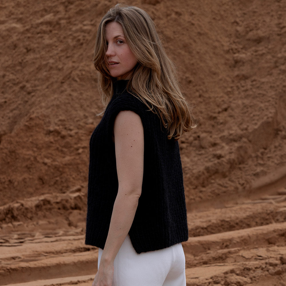 The Handknitted Pullunder - limited edit