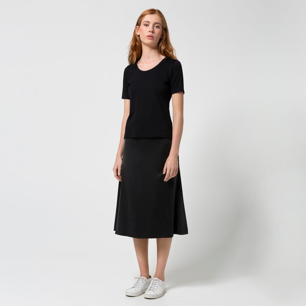 Liapure Rounded V-Neck Tee